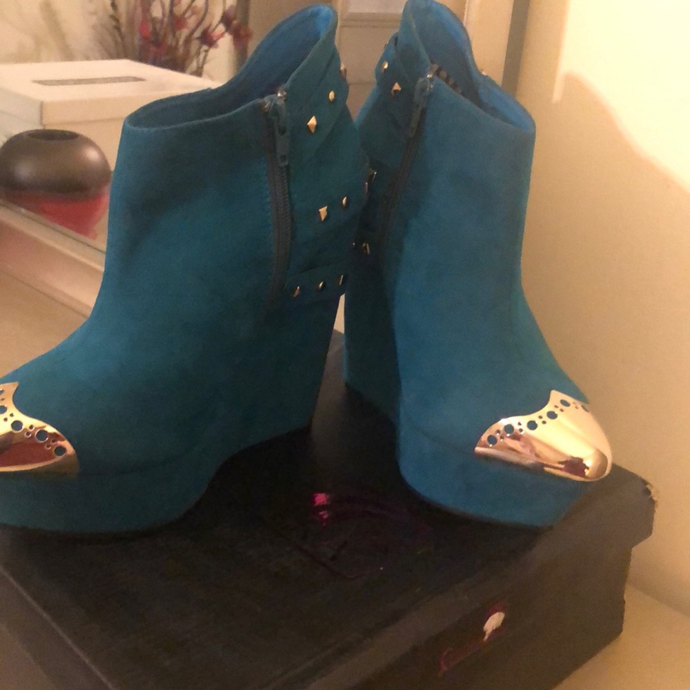 Gorgeous Booties - Picture 5 of 7